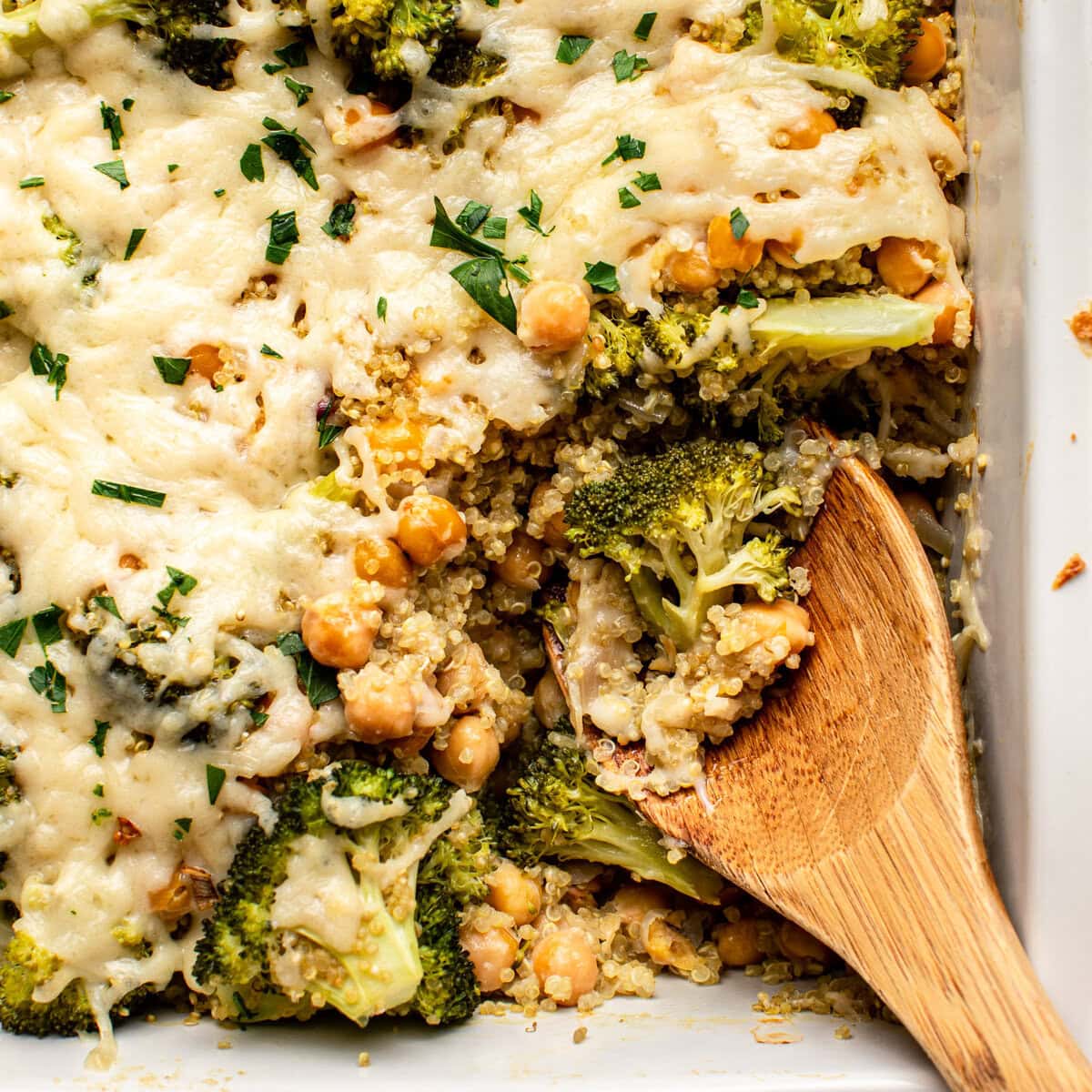 Meal Prep Friendly: Vegan Cheesy Broccoli Quinoa Casserole for Families
